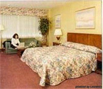 The Esplanade Hotel White Plains Room photo